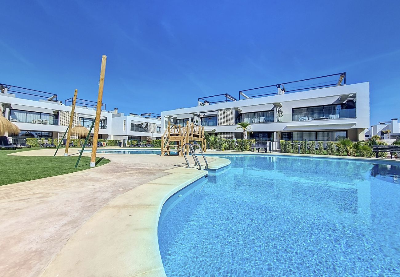 Alquiler de exclusivo apartamento tipo penthouse en Santa Rosalia Lake & Life Resort