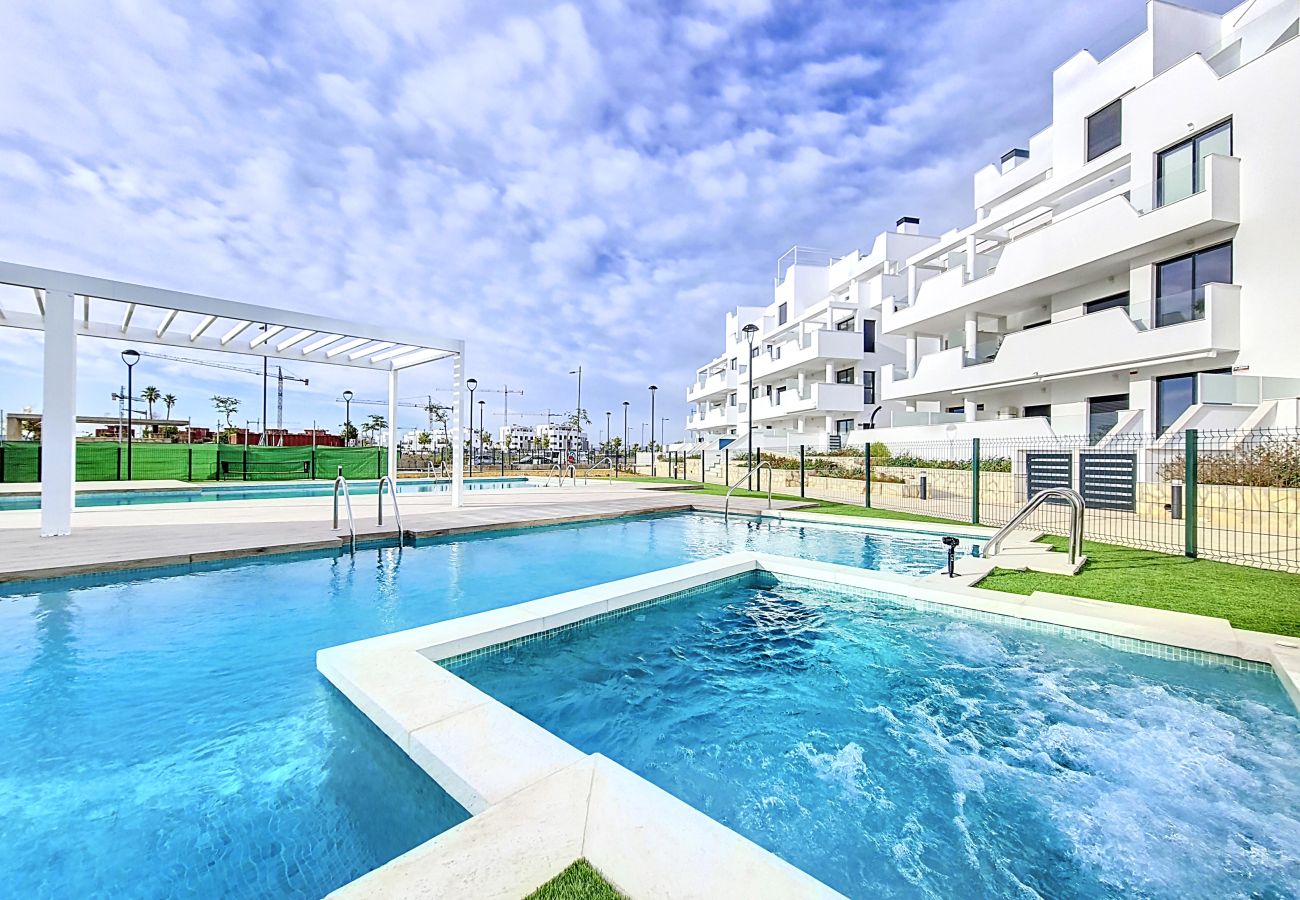 Alquiler de exclusivo apartamento tipo penthouse en Santa Rosalia Lake & Life Resort